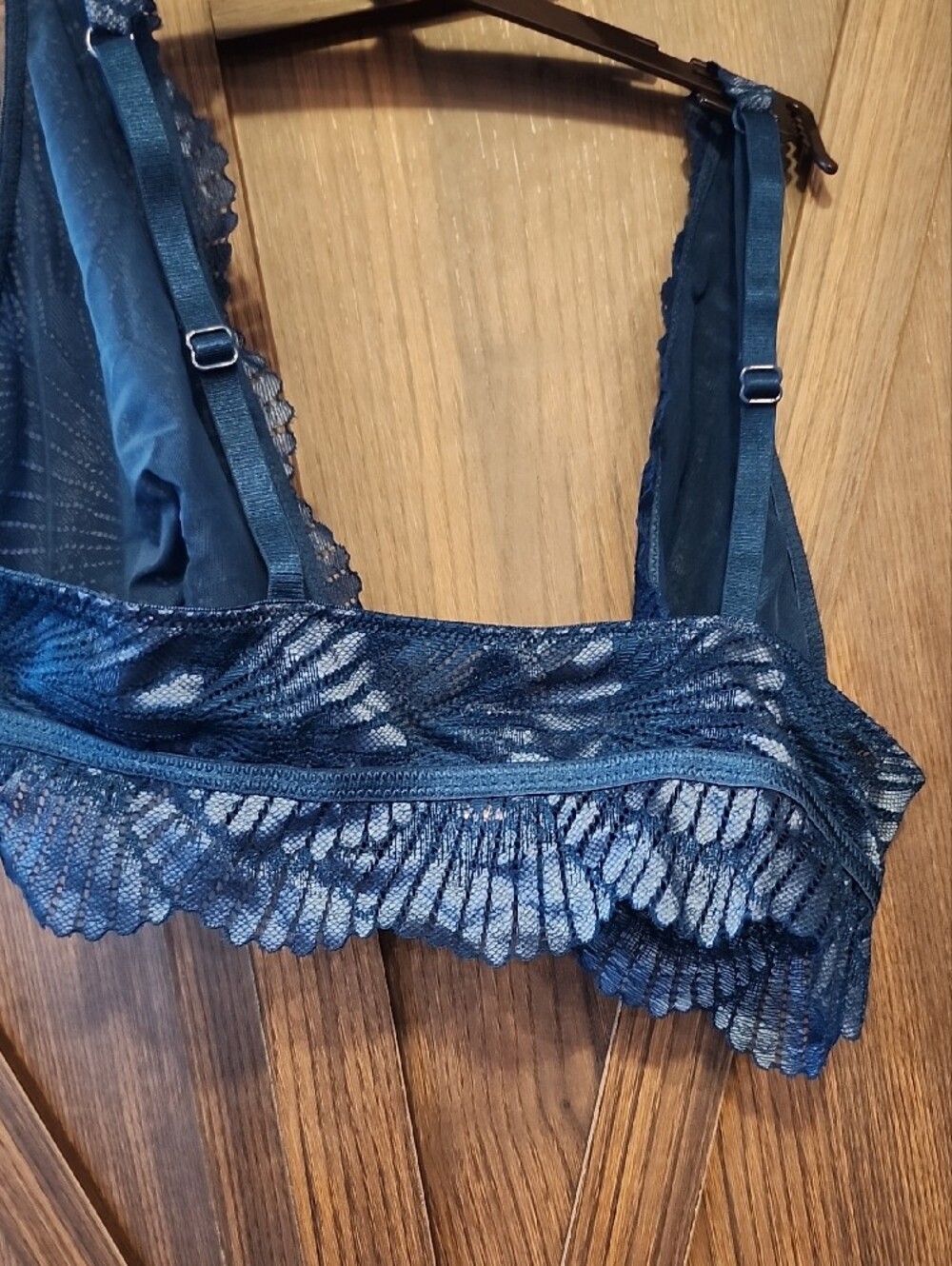 La Vie En Rose Navy Lace Front-Closure Bralette - Picture 8 of 8